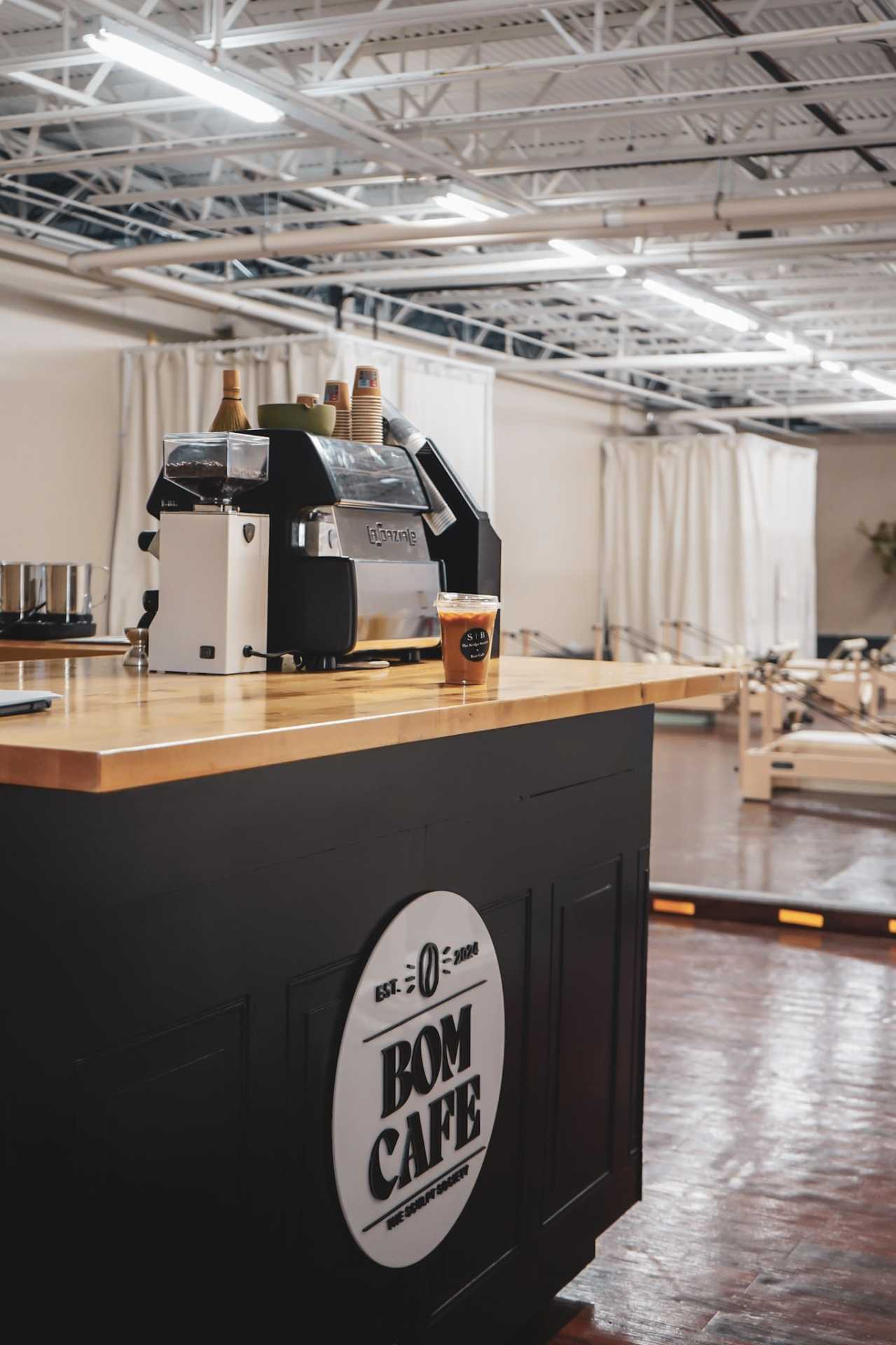 Bom Café coffee bar inside Simply Sculpt studio